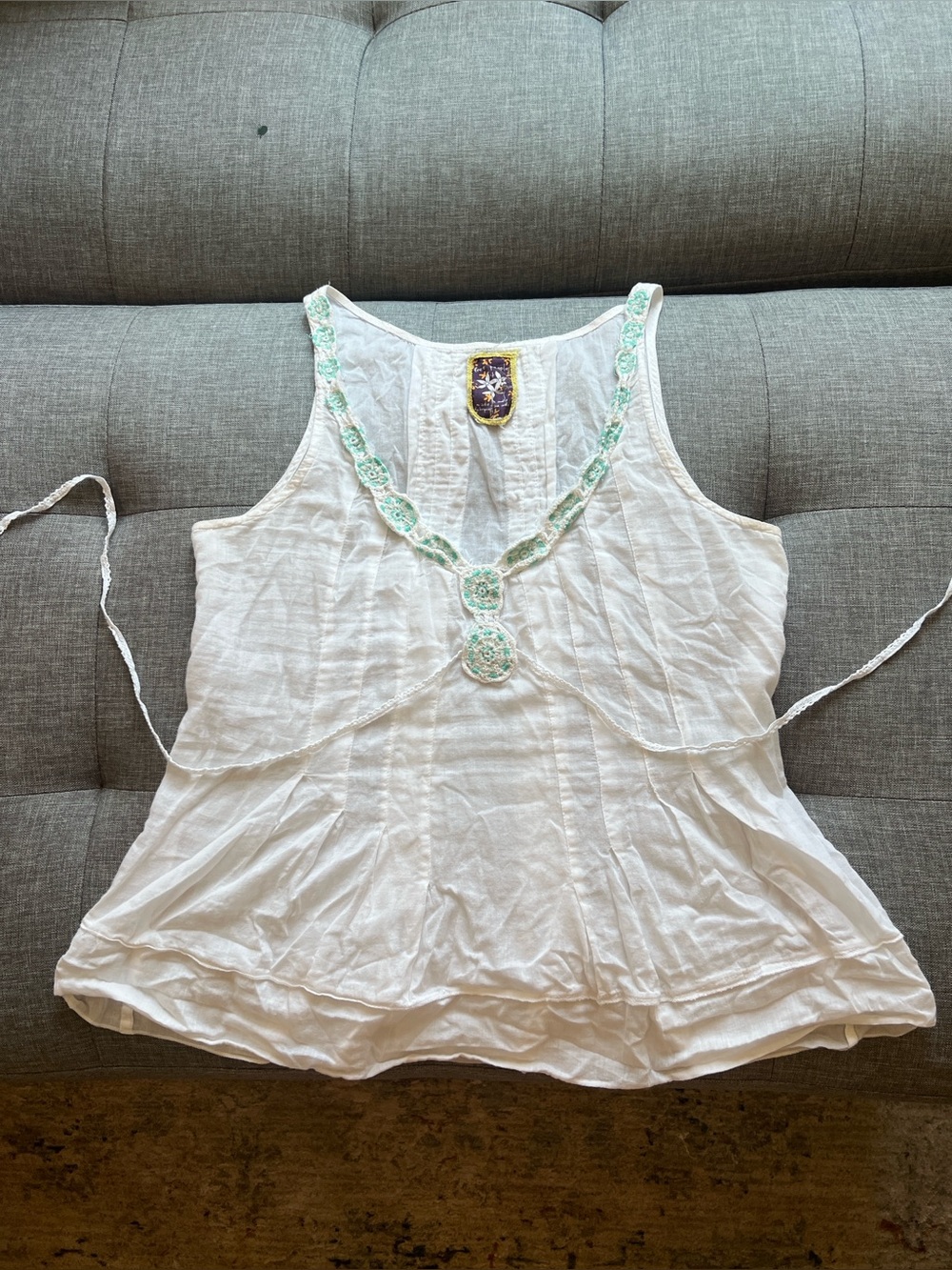 Vtg 2000’s Free People Flower Tag white tank top turquoise embroidered trim